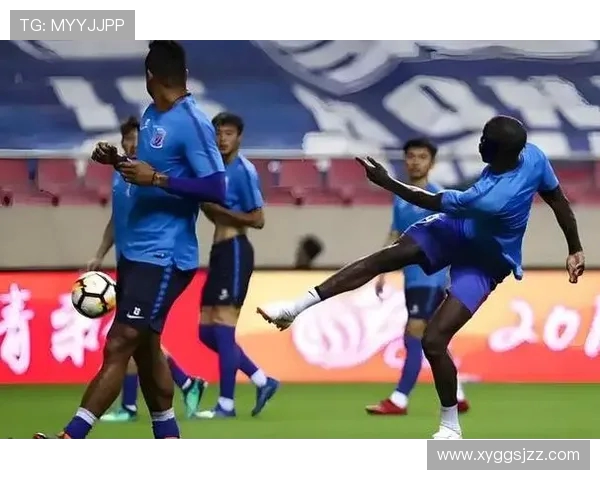 裁判评议:三镇对申花比赛特谢拉踩踏邓涵文应被直接红牌罚下 裁判评议:三镇对申花比赛特谢拉踩踏邓涵文应被直接红牌罚下