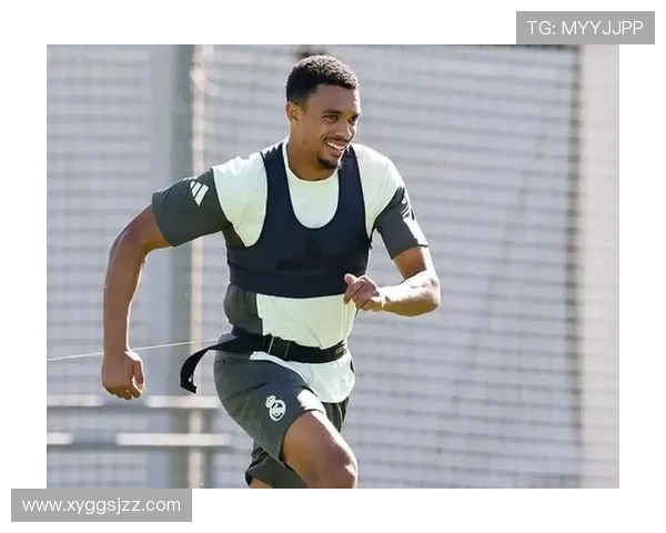 卡瓦哈尔、赫伊森、塞瓦略斯与阿诺德齐聚全队合练展现良好状态 卡瓦哈尔、赫伊森、塞瓦略斯与阿诺德齐聚全队合练展现良好状态